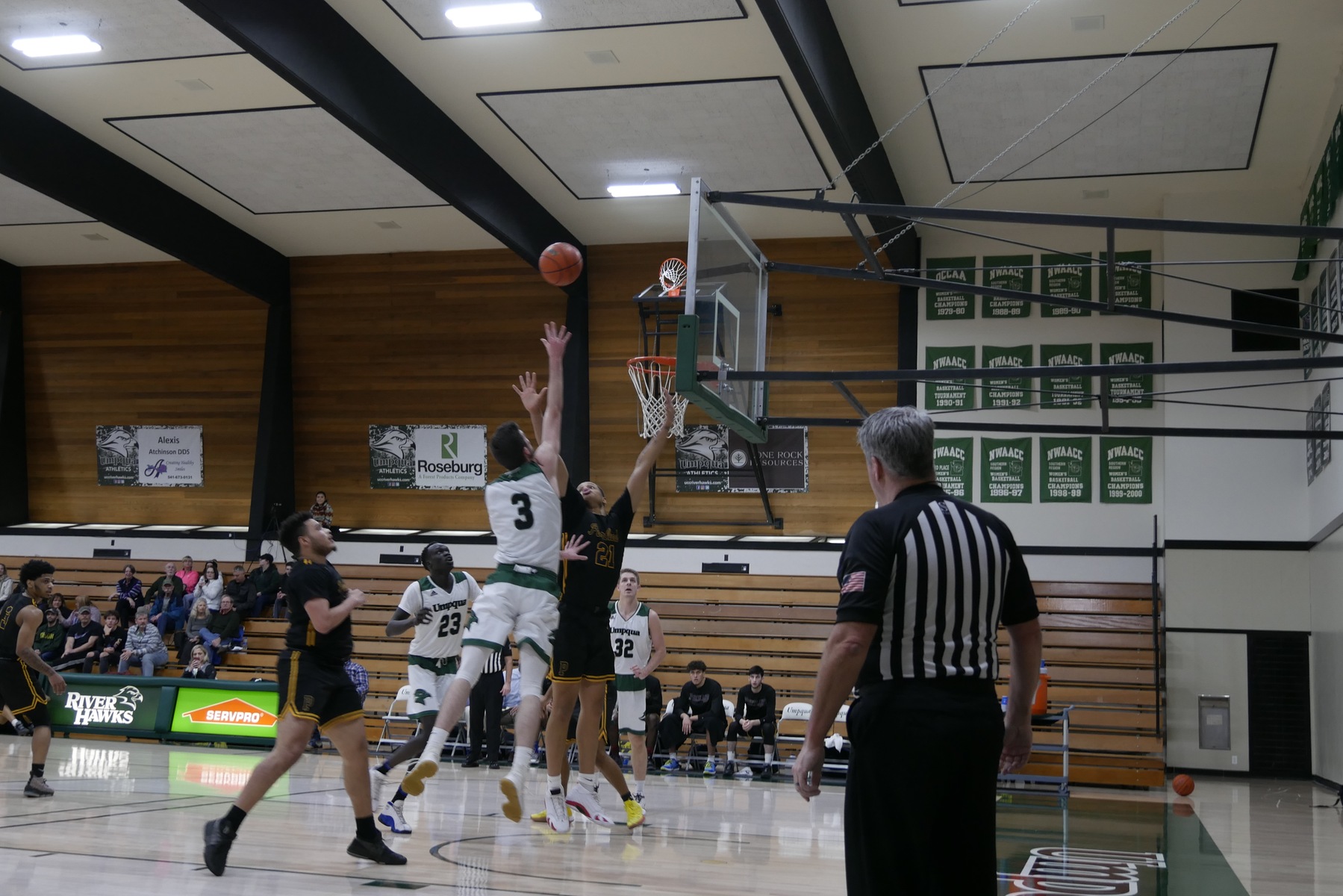 Men's Basketball Tops Clackamas 102-96