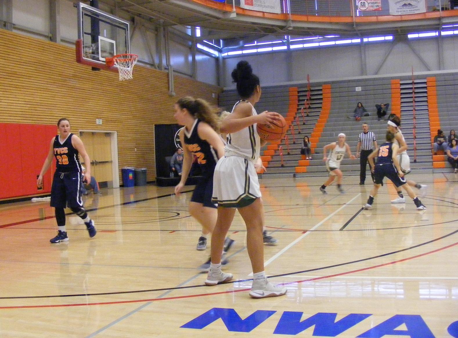 RiverHawk Women Advance to Elite Eight!