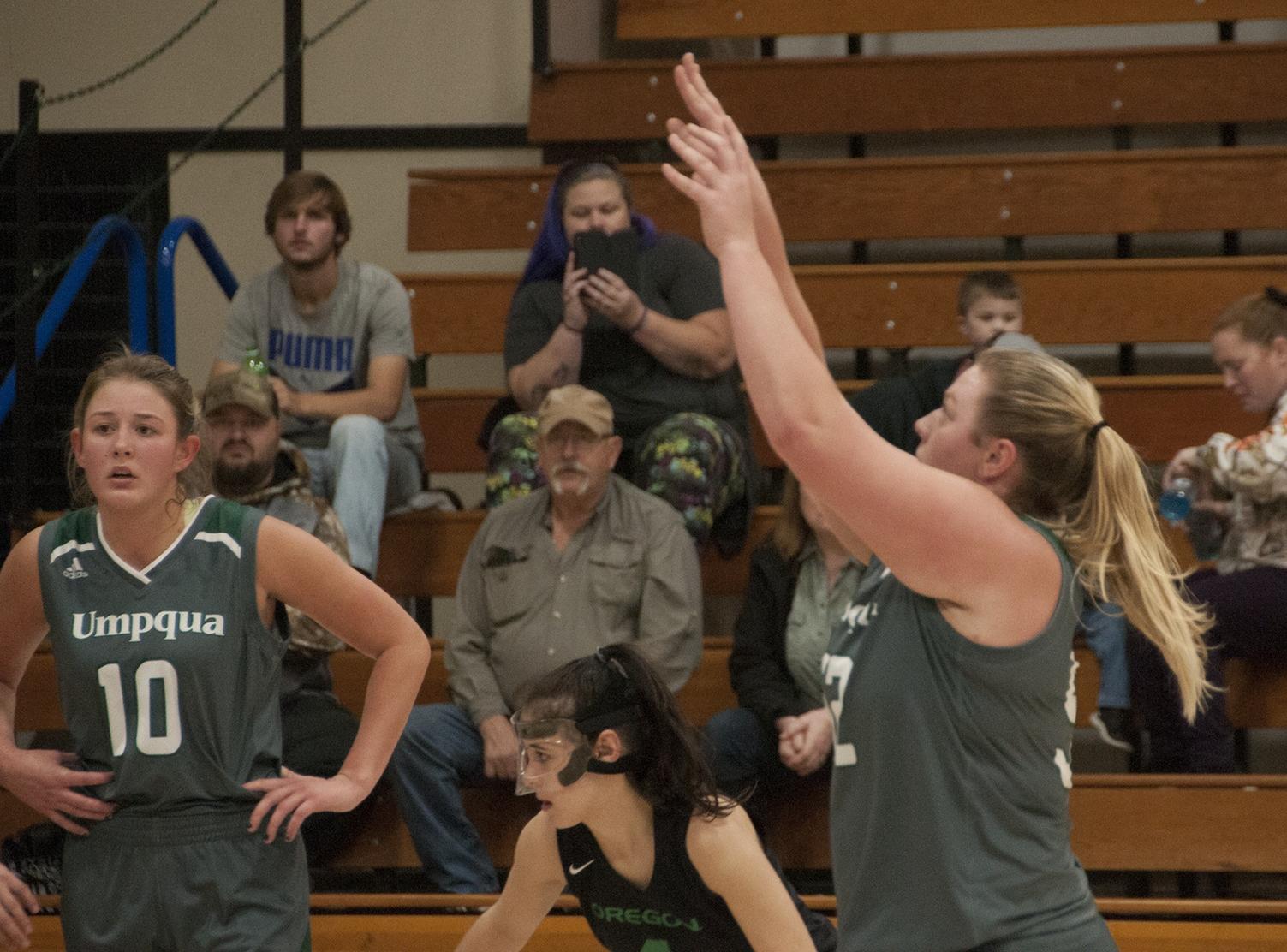 RiverHawk Women Go 3-0 at Centralia