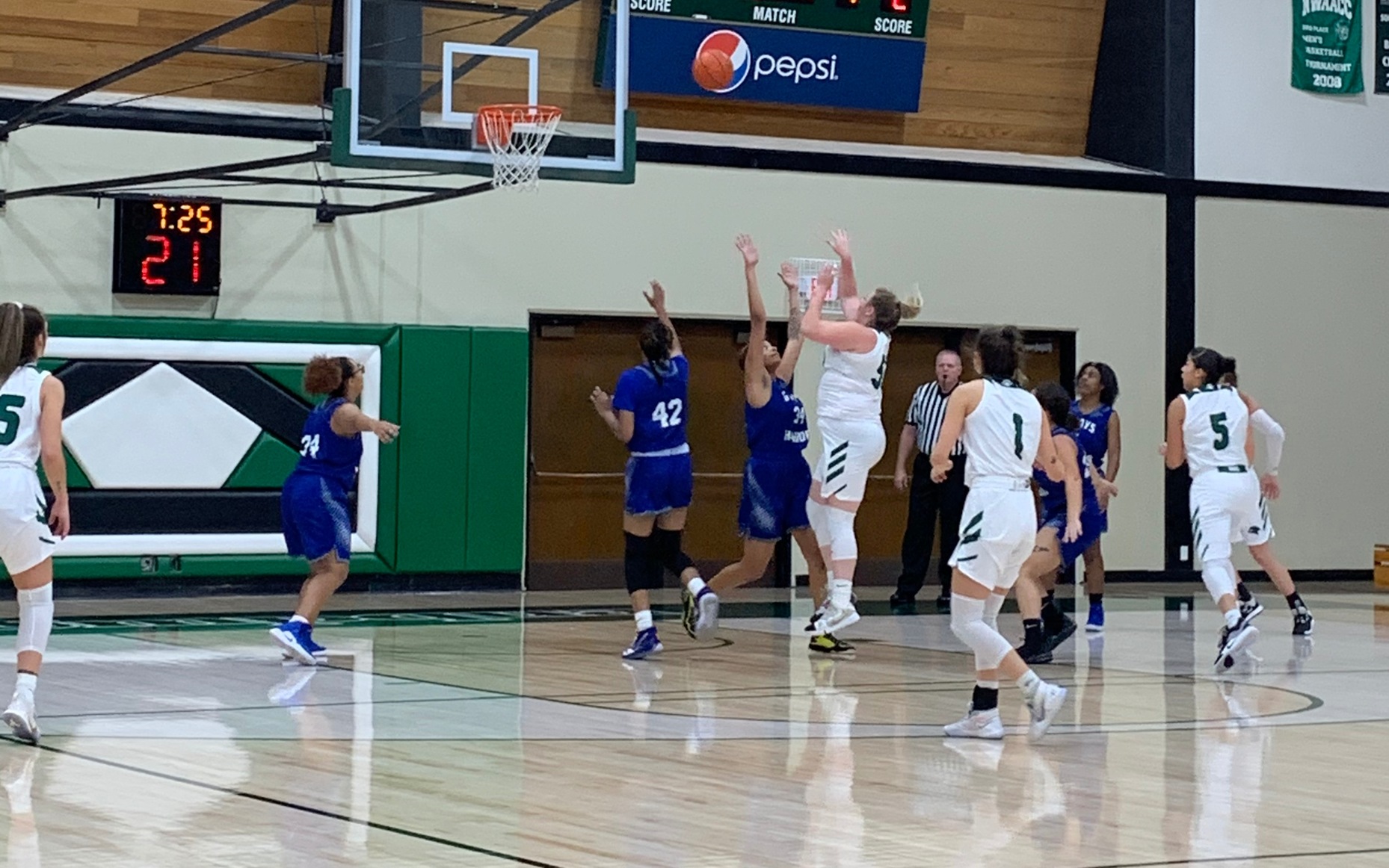 Women's Basketball Undefeated, Now 10-0